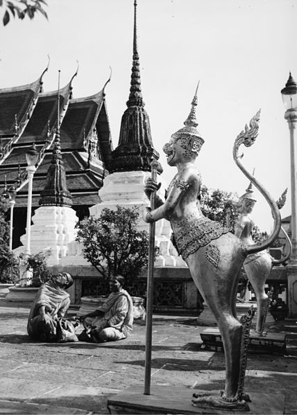 File:Temple in Bangkok (SAS).jpg