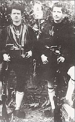 Теохар Бекирчев (вдясно)