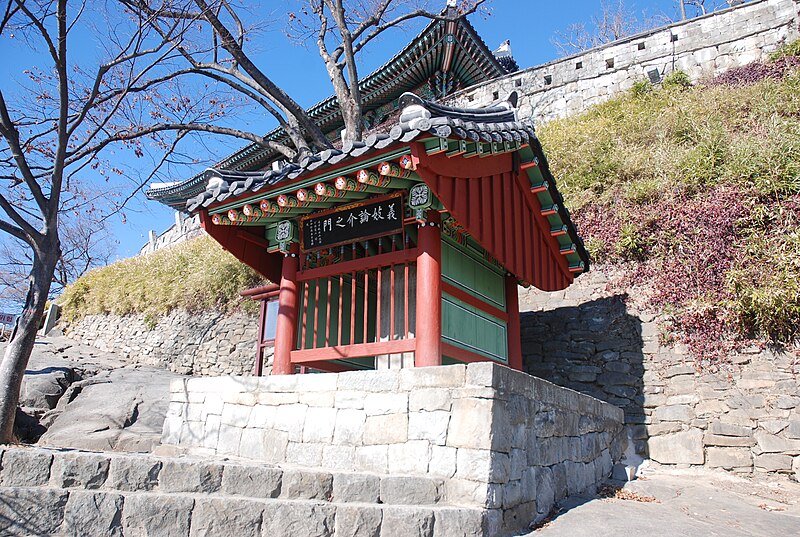 File:The rock of loyalty monument.jpg