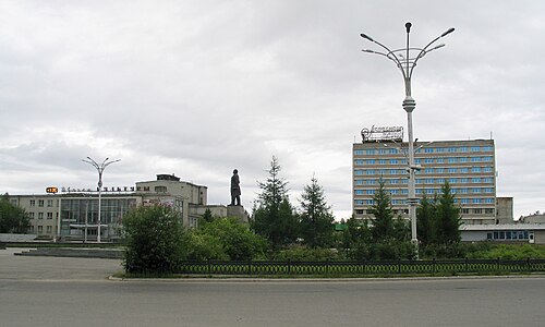 Синоптик мончегорск. Мончегорск центр города. Мончегорск площадь. Администрация Мончегорска. Мончегорск площадь революции.