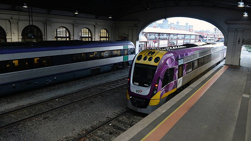 File:Train at ballarat station.jpg