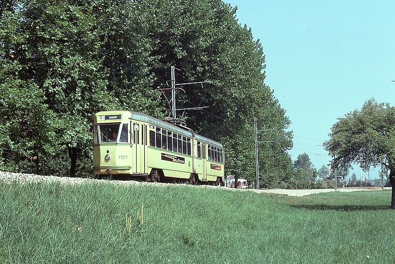 File:Trams de Neuchâtel (Suisse) (5047679528).jpg