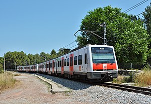 A couple of 213 units in their original livery Tren N430 de Manresa a Barcelona.jpg