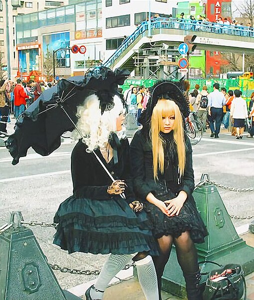 File:Two gothic lolitas in Harajuku 20050427.jpg