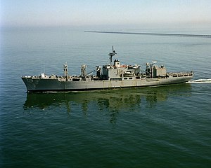 USS Sylvania (AFS-2) در سال 1982 در حال انجام است