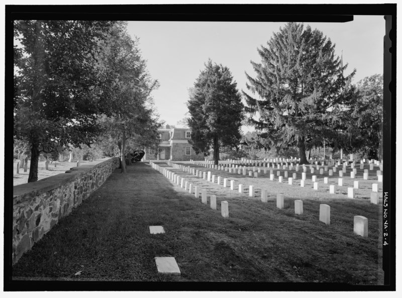 File:VIEW OF CEMETERY SECTION A, WITH EAST WALL AT LEFT FOREGROUND AND LODGE BUILDING AT CENTER BACKGROUND. VIEW TO SOUTH. - Alexandria National Cemetery, 1450 Wilkes Street, Alexandria, HALS VA-2-4.tif