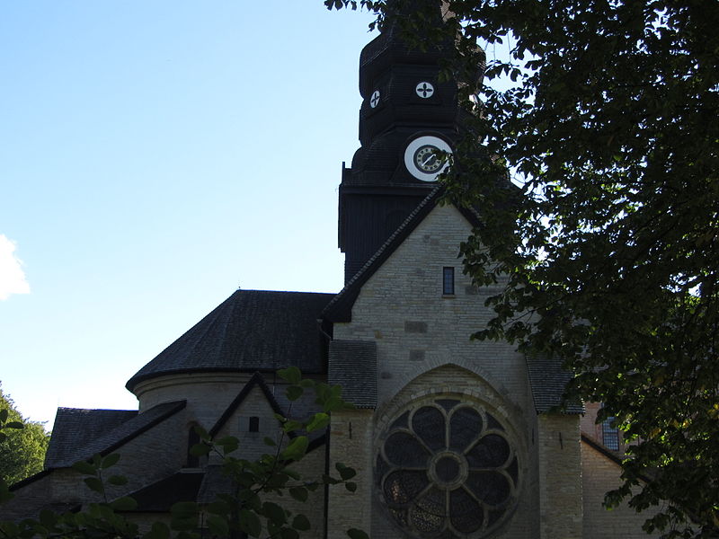 File:Varnhems klosterkyrka från norr 13.JPG