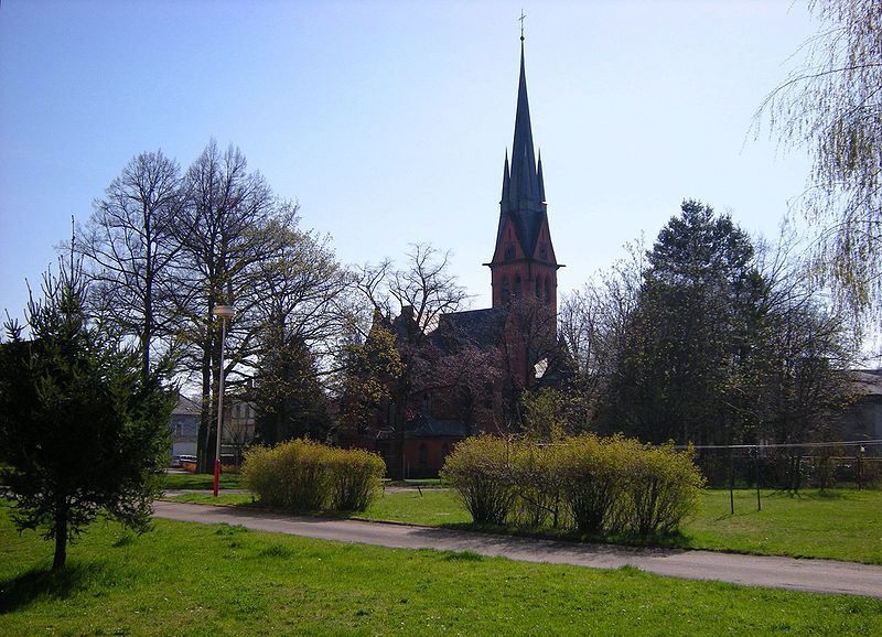 File:Varnsdorf Cerveny kostel.jpg