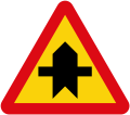 Cross-junction with moving priority as the arrow