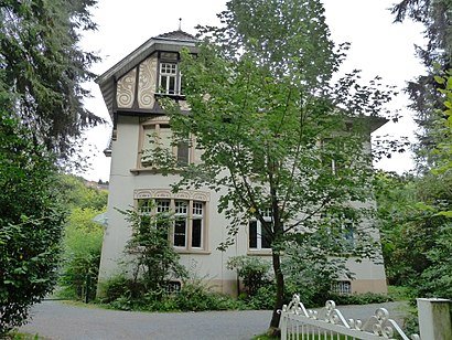 So kommt man zu Villa Brackelsberg mit den Öffentlichen - Mehr zum Ort Hier