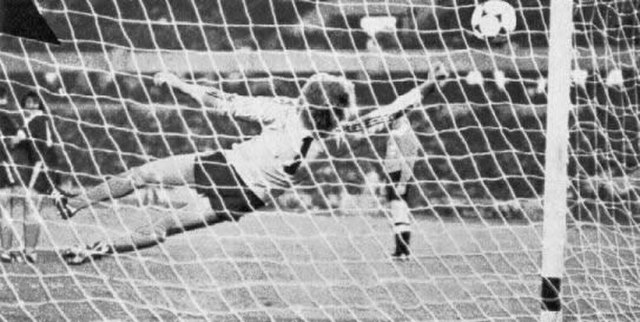 Teófilo Cubillas's free kick for a Peru goal v Scotland