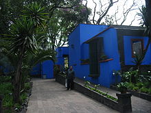 Walkway in the courtyard WalkwayCasaAzul.JPG