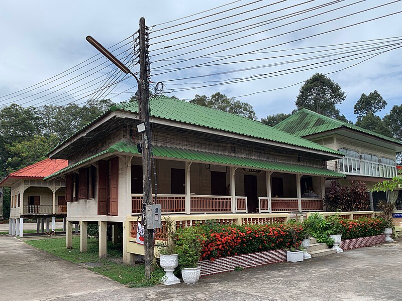 File:Wat Udom Thani วัดอุดมธานี นครนายก 06.jpg