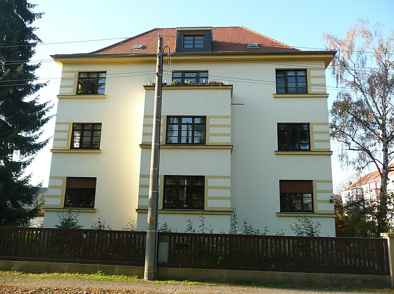 File:Wohnhaus Niedersedlitz Curth Guratsch Straße19.JPG