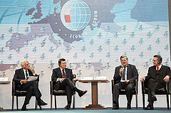 Jerzy Buzek with President of the European Commission José Manuel Barroso and Polish President Bronisław Komorowski