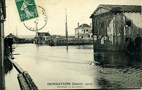 La gare d'Épône inondée en 1910