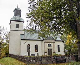 Ödeby kyrka med torn i väster