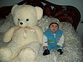 Мишка и ребенок (Ташкент, Узбекистан).jpg