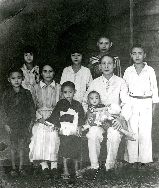 File:臺灣原住民族權利先驅高一生與家人 Taiwanese Pioneer for Aboriginal Autonomy Uyongu Yatauyungana (Kao Yi-sheng) and his Family.jpg