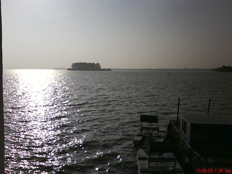 File:阳光下的柳叶湖面 - panoramio.jpg