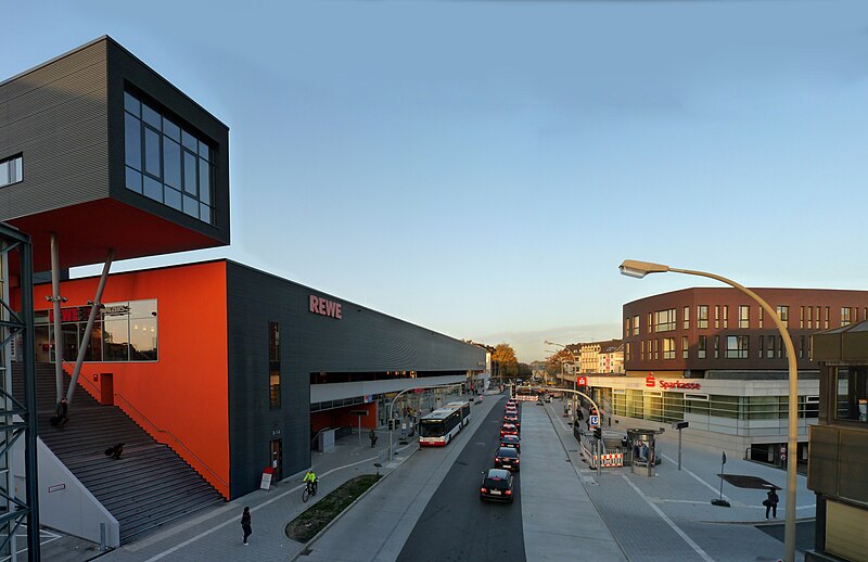 File:062 Blick von der Hörder Brückenstraße auf die Hörder Bahnhofstraße (Panorama).jpg