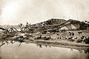 Podul rutier de peste Prut de lângă Cernăuţi, distrus în 1914