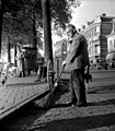 [1]. Een straatveger aan het werk (1951)