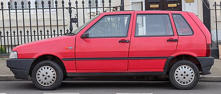 1992 Fiat Uno IE 1.0 Side.jpg