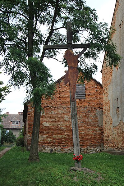 File:2014-08 Kłodobok (07) Krzyż przydrożny.JPG