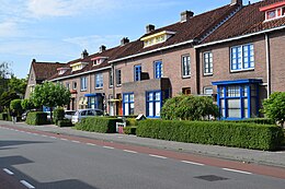 De Papegaaienbuurt is een buurt gelegen rondom de Torenstraat. Een aantal woonhuizen zijn ontworpen door gemeentearchitect Cees Rienks de Boer, waarvan het houtwerk beschilderd is naar een ontwerp van Theo van Doesburg uit 1921