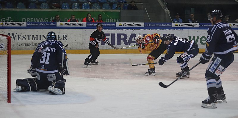 File:2019-01-11 Dresdner Eislöwen gegen ESV Kaufbeuren by Sandro Halank–171.jpg