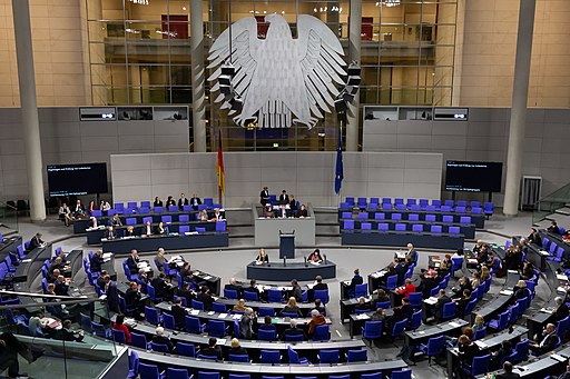 https://upload.wikimedia.org/wikipedia/commons/thumb/3/3f/2020-02-13_Deutscher_Bundestag_IMG_3438_by_Stepro.jpg/512px-2020-02-13_Deutscher_Bundestag_IMG_3438_by_Stepro.jpg