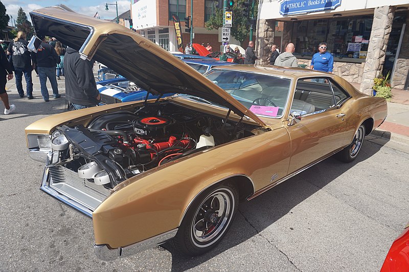 File:2022 Downtown West Allis Classic Car Show 035 (1966 Buick Riviera).jpg