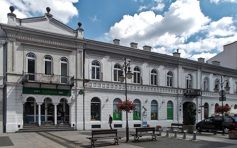 File:8 Konstytucji 3 Maja Square in Radom 02.jpg