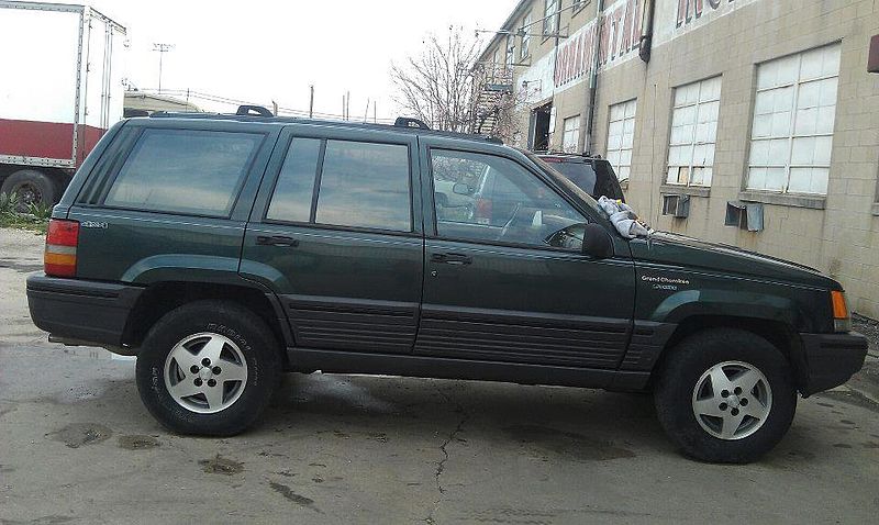 File:A 1994 Jeep Grand Cherokee Laredo.jpg