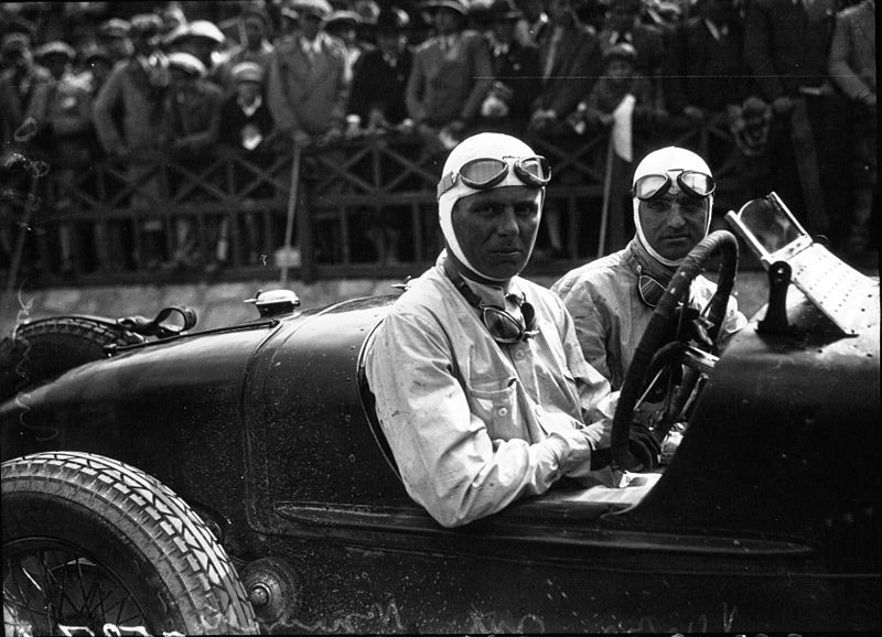 File:Achille Varzi in his Alfa Romeo at the 1930 Targa Florio (4).jpg