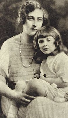 Со своей матерью Агатой Кристи, примерно в 1926 году