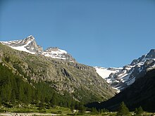 Panorama dell'alta Valsavarenche dalla frazione Pont. Sulla sinistra la Becca di Monciair.