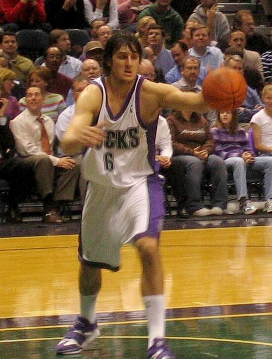 Bogut with the Bucks in 2005