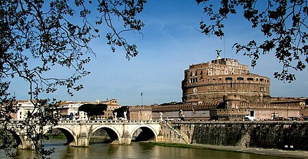 Castel Sant'Angelo and the Lungotevere Angyalvar036.jpg