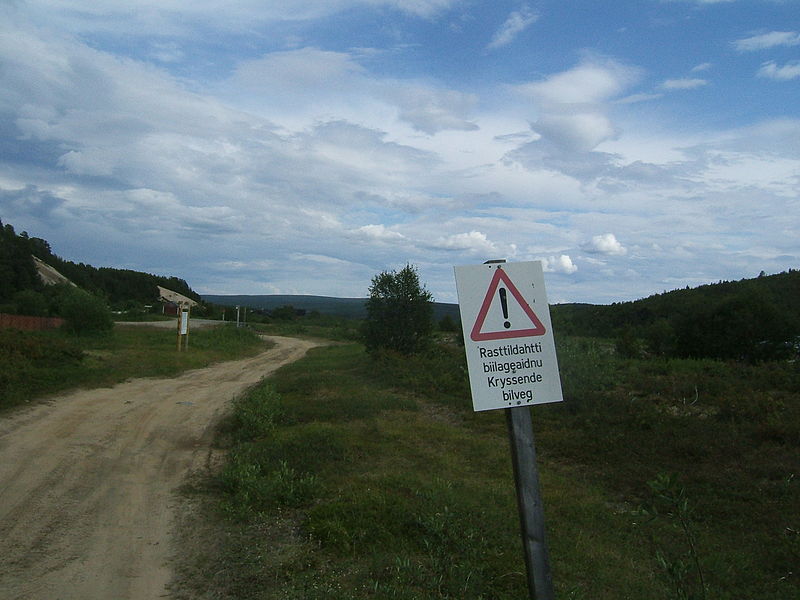 File:Approaching the main road.jpg