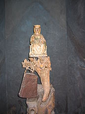 La Virgen sobre el espino y con el cencerro.