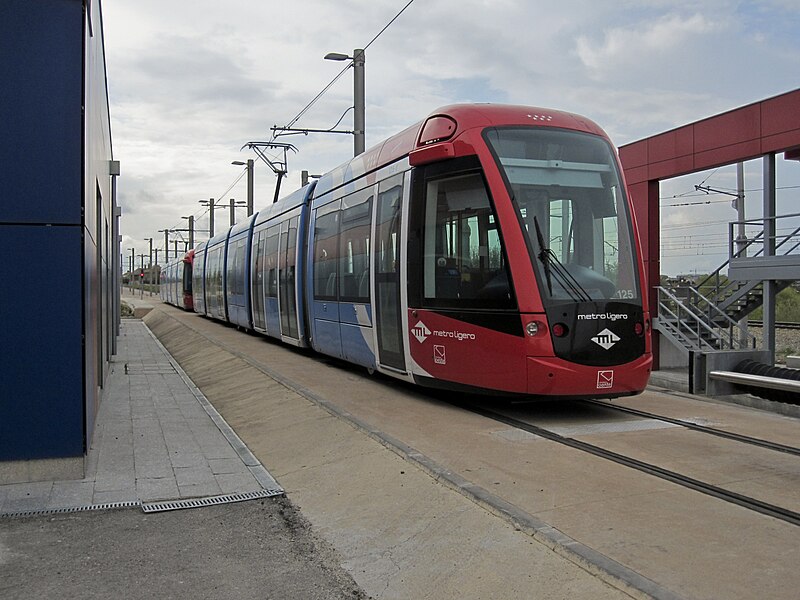 File:Aravaca-MetroLigero ML-2.jpg