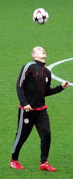 File:Arjen Robben ball.jpg