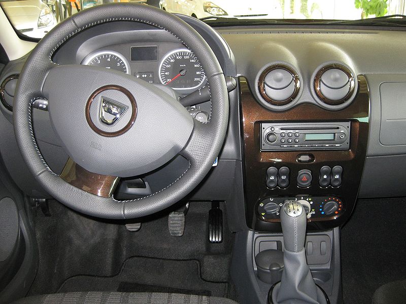 File:Armaturenbrett Dacia Duster.jpg