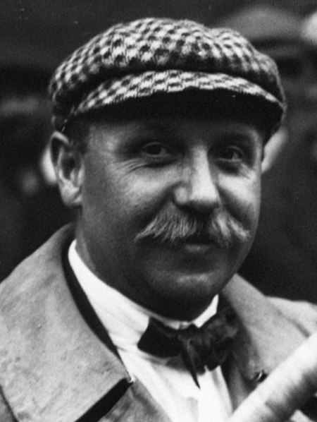 Arthur Duray at the 1914 French Grand Prix (3) (cropped).jpg