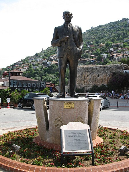 File:Atatürk Alanya.JPG