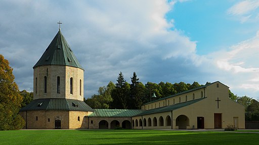 Aussegnungshalle im Friedhof Am Perlacher Forst 3