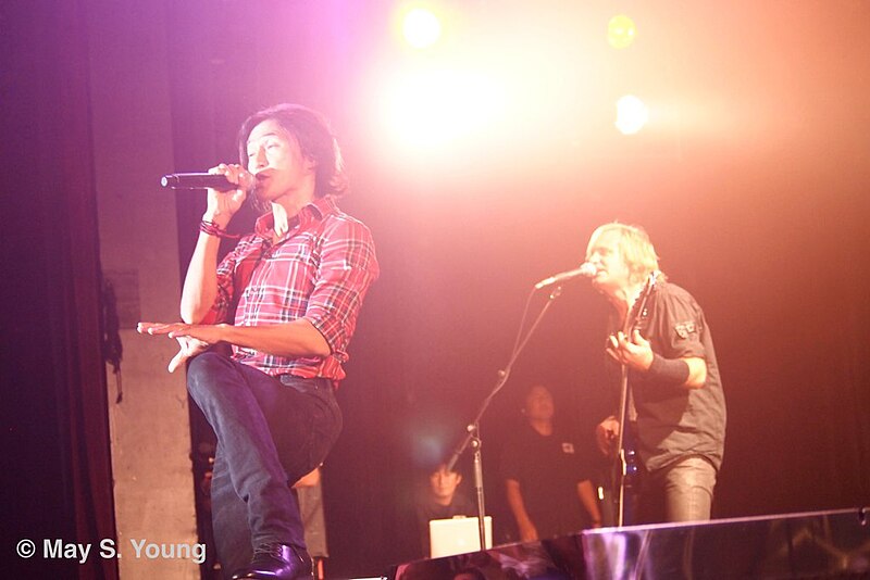 File:B'Z at Best Buy Theater NYC - 9 30 12 - 26 (8043670288).jpg