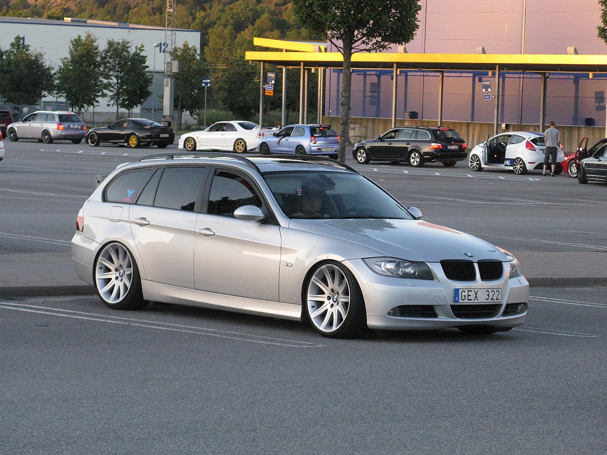 File:BMW 320d Touring E91 (7668095924).jpg - Wikimedia Commons